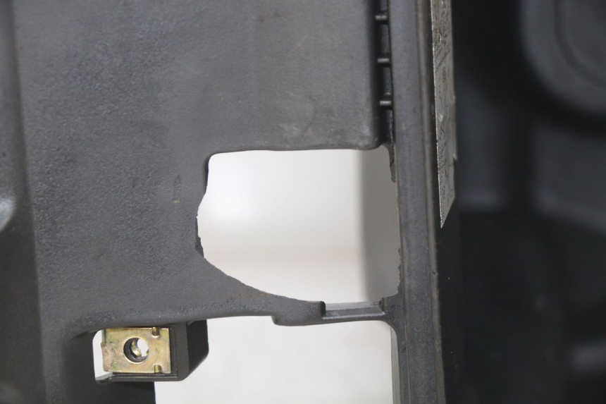 photo de BAÚ DE SELIM KYMCO AGILITY RS 4T 50 (2009 - 2013) - Pontos de fixação