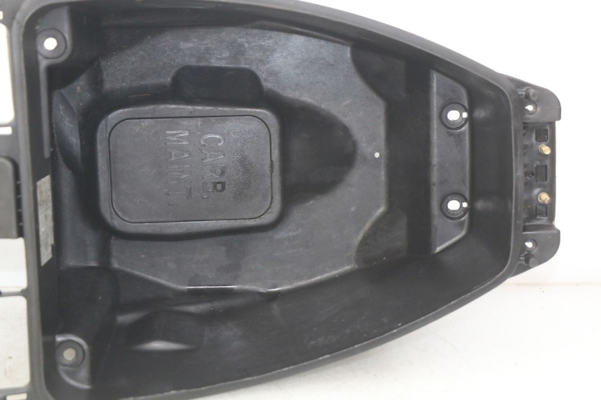photo de BAÚ DE SELIM KYMCO AGILITY RS 4T 50 (2009 - 2013) - Estado da superfície