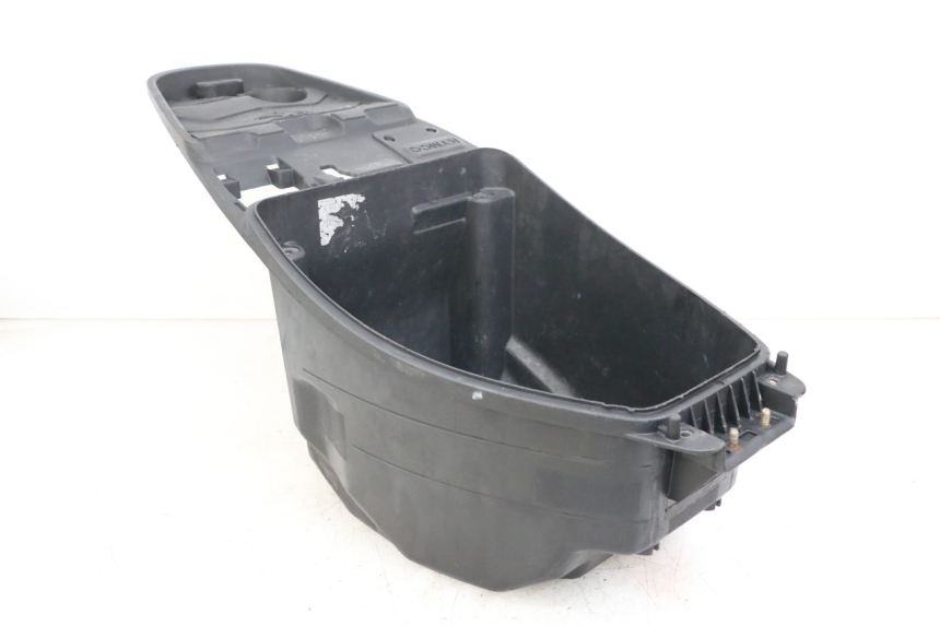 photo de BAÚ DE SELIM KYMCO AGILITY RS 4T 50 (2009 - 2013) - Outro ângulo de visão