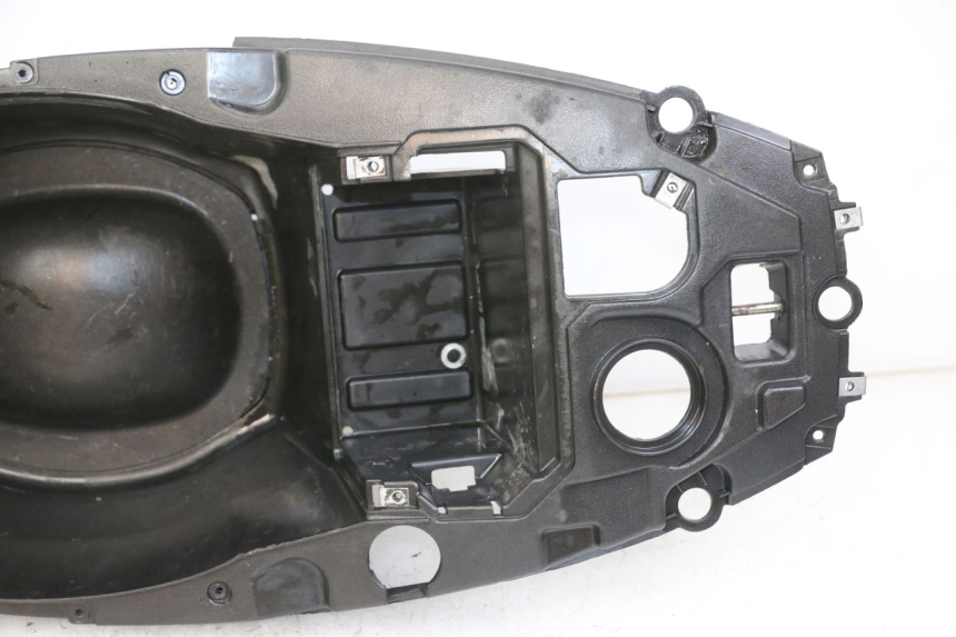 photo de BAÚ DE SELIM APRILIA SR MOTARD 50 (2012 - 2018) - Pontos de fixação