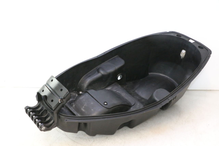 photo de BAÚ DE ASSENTO APRILIA ATLANTIC S 125 (2010 - 2013) - Ampliação técnica