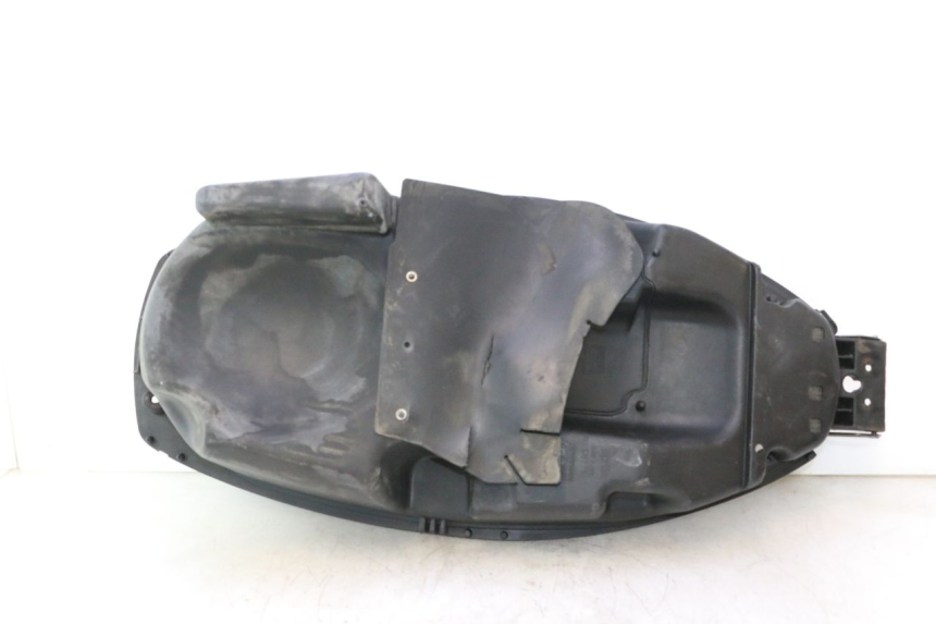 photo de BAÚ DE ASSENTO APRILIA ATLANTIC S 125 (2010 - 2013) - Estado da superfície