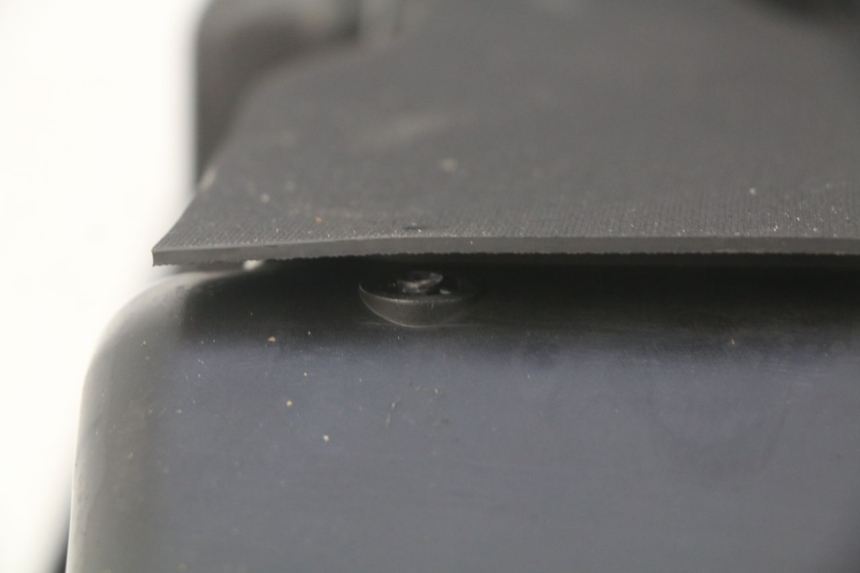 photo de BAÚ DE SELIM PEUGEOT CITYSTAR 125 (2011 - 2017) - Detalhe da peça
