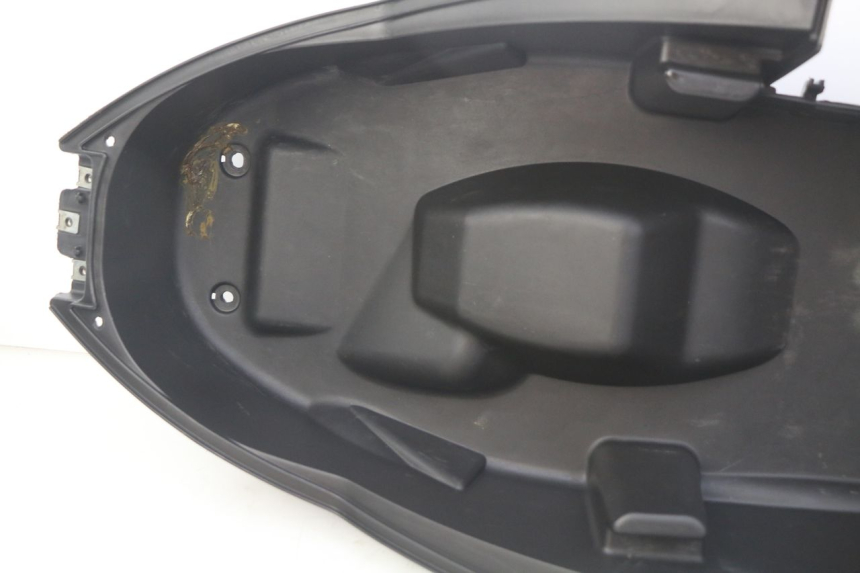 photo de BAÚ DE SELIM PEUGEOT CITYSTAR 125 (2011 - 2017) - Marcações e referências