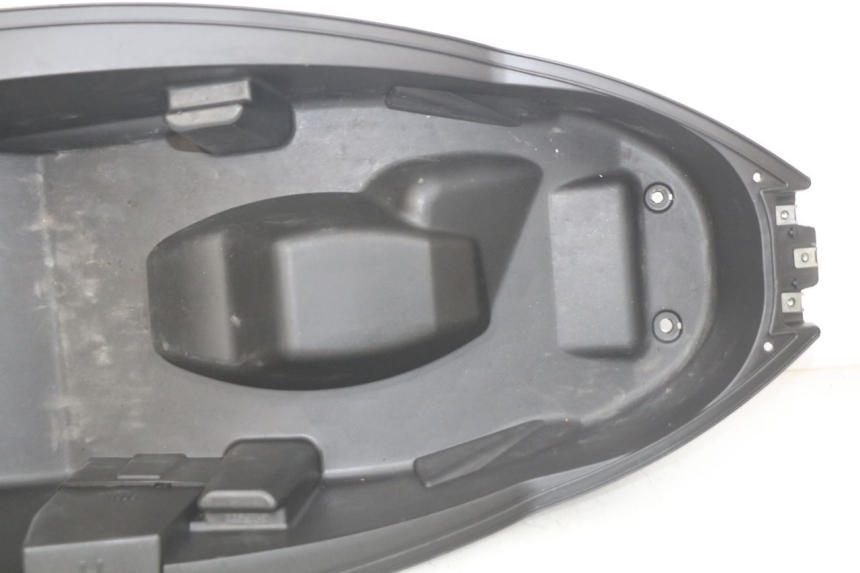 photo de BAÚ DE SELIM PEUGEOT CITYSTAR 125 (2011 - 2017) - Pontos de fixação