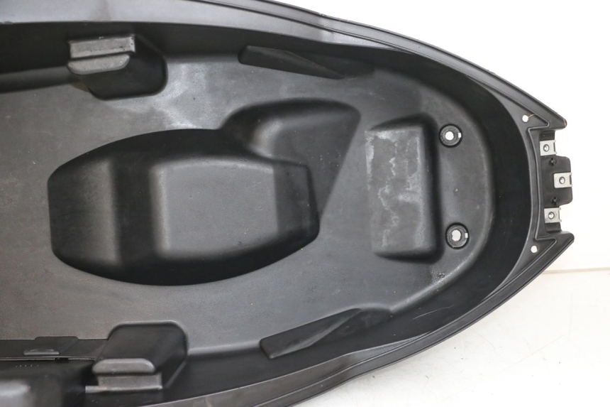 photo de BAÚ DE SELIM PEUGEOT CITYSTAR 50 (2013 - 2017) - Pontos de fixação