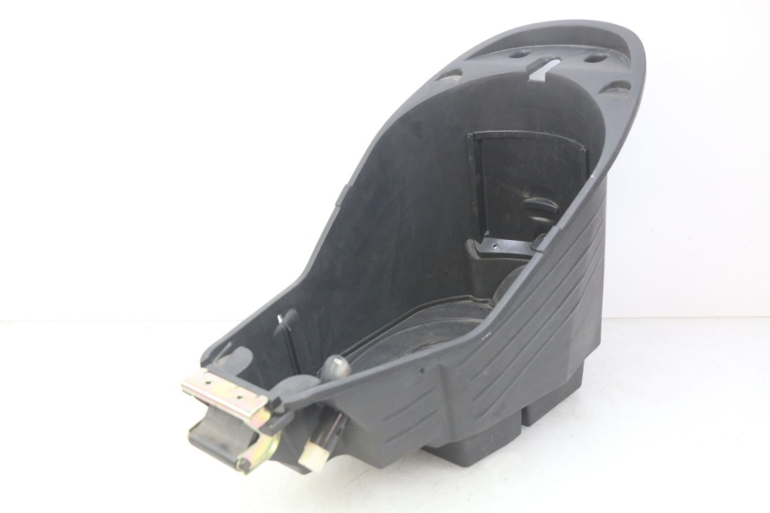 photo de BAÚ DE SELIM PEUGEOT E-VIVACITY 1 (2012 - 2018) - Pontos de fixação