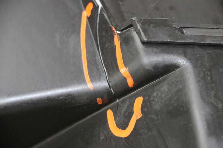 photo de BAÚ DE SELIM PEUGEOT ELYSTAR 125 (2002 - 2007) - Detalhe da peça