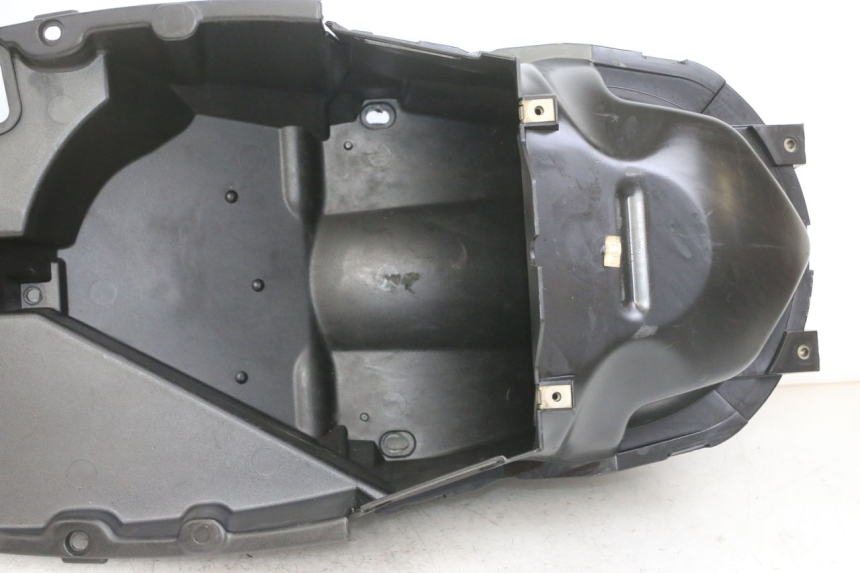 photo de BAÚ DE SELIM PEUGEOT ELYSTAR 125 (2002 - 2007) - Pontos de fixação