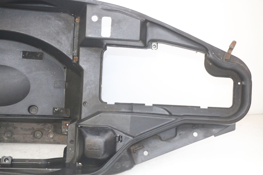 photo de BAÚ DE SELIM HONDA FES PANTHEON 2T 125 (1998 - 2002) - Pontos de fixação