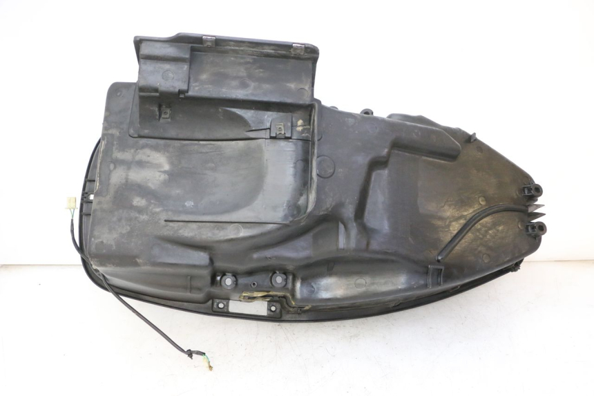 photo de BAÚ DE SELIM HONDA FES S-WING SWING ABS 125 (2007 - 2015) - Detalhe da peça