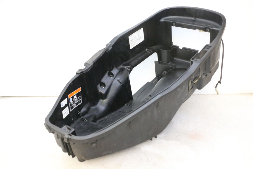 photo de BAÚ DE SELIM HONDA FES S-WING SWING ABS 125 (2007 - 2015) - Pontos de fixação
