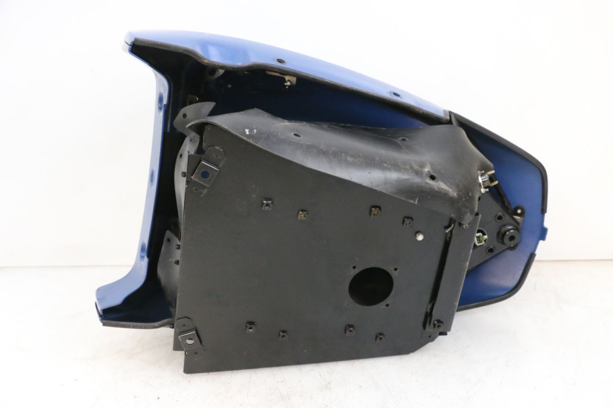 photo de BAÚ DE SELIM YAMAHA FJR ABS 1300 (2006 - 2012) - Zoom do estado de desgaste