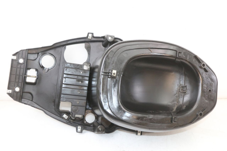 photo de BAÚ DE SELIM PIAGGIO FLY 2T 50 (2004 - 2017) - Pontos de fixação