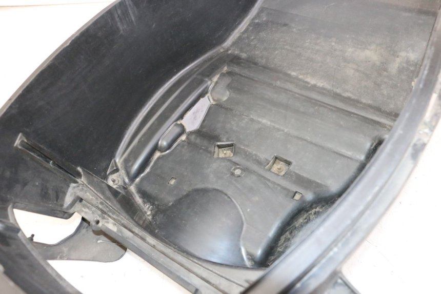 photo de BAÚ DE SELIM HONDA FORZA ABS 300 (2013 - 2017) - Zoom do estado de desgaste