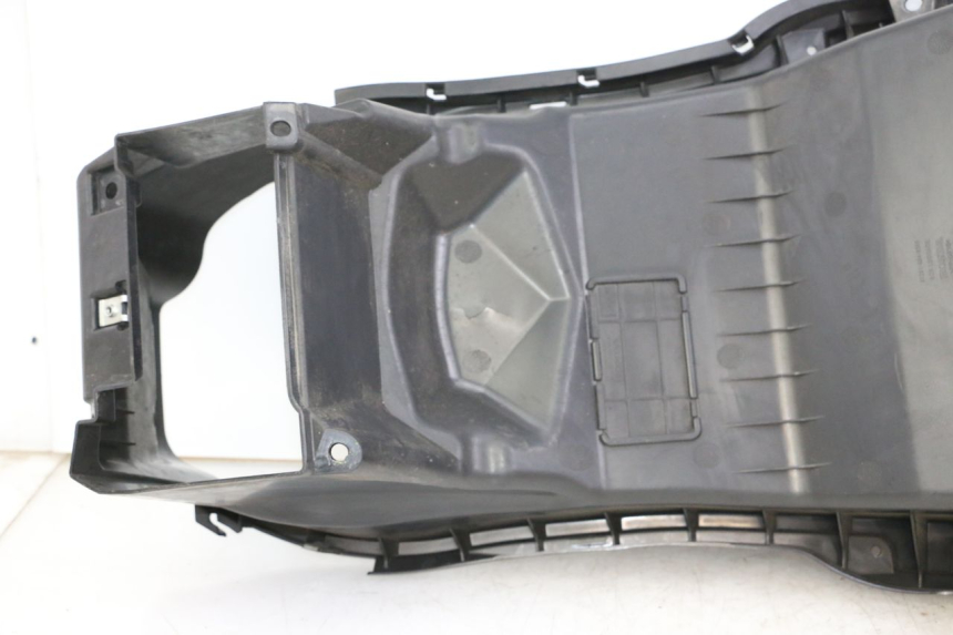 photo de BAÚ DE SELIM HONDA FORZA ABS 300 (2013 - 2017) - Estado da superfície