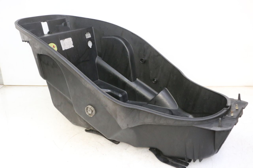 photo de BAÚ DE SELIM KYMCO GRAND DINK 125 (2002 - 2007) - Zoom do estado de desgaste
