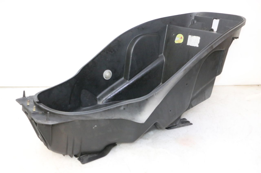 photo de BAÚ DE SELIM KYMCO GRAND DINK 125 (2002 - 2007) - Estado da superfície