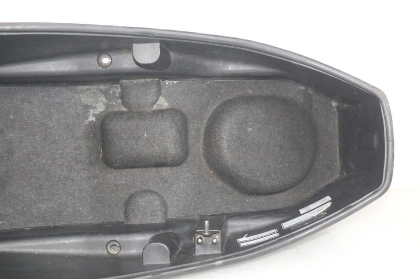 photo de BAÚ DE SELIM SYM GTS EFI 125 (2012 - 2016) - Pontos de fixação