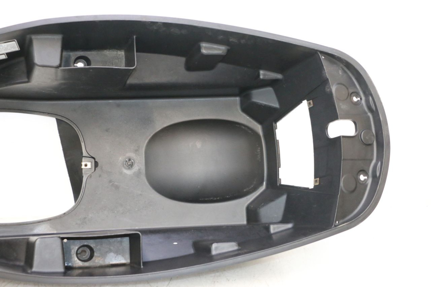 photo de BAÚ DE SELIM SYM GTS EVO 125 (2009 - 2013) - Zoom do estado de desgaste