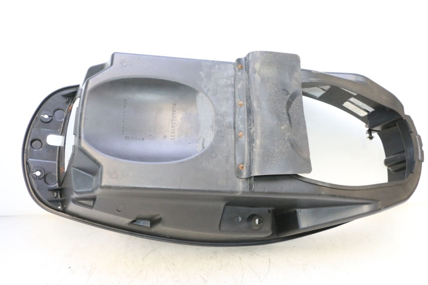 photo de BAÚ DE SELIM SYM GTS EVO 125 (2009 - 2013) - Pontos de fixação