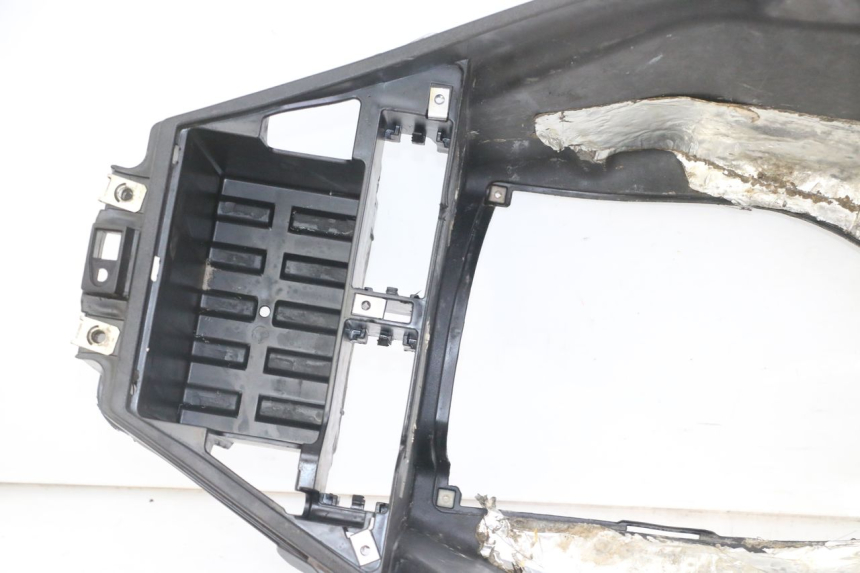 photo de BAÚ DE SELIM PIAGGIO IE MP3 YOURBAN 300 (2011 - 2016) - Detalhes característicos