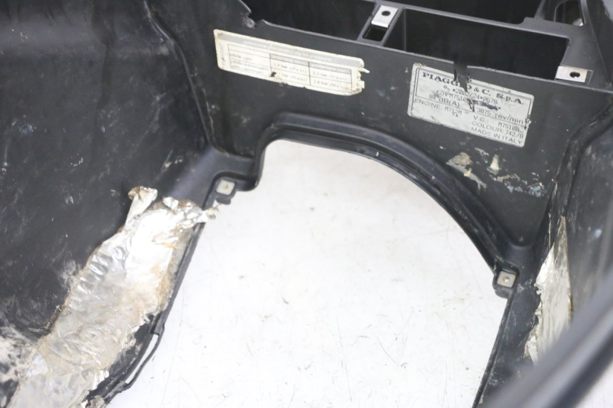 photo de BAÚ DE SELIM PIAGGIO IE MP3 YOURBAN 300 (2011 - 2016) - Marcações e referências