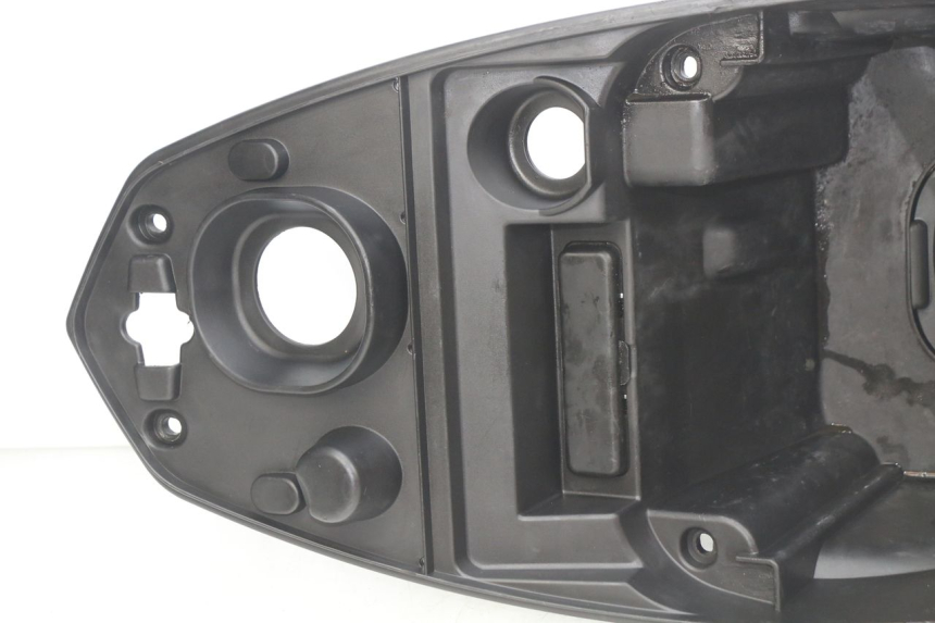 photo de BAÚ DE SELIM PEUGEOT KISBEE 2T 50 (2010 - 2017) - Pontos de fixação