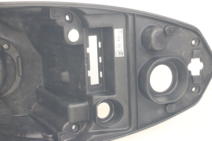 photo de BAÚ DE SELIM PEUGEOT KISBEE 2T 50 (2018 - 2022) - Pontos de fixação