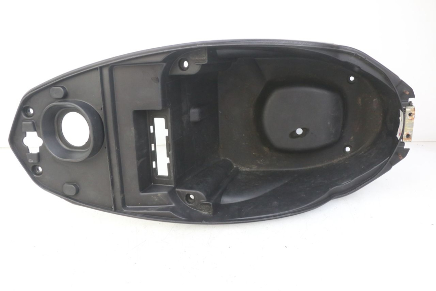 photo de BAÚ DE SELIM PEUGEOT KISBEE 4T 50 (2010 - 2017) - Zoom do estado de desgaste