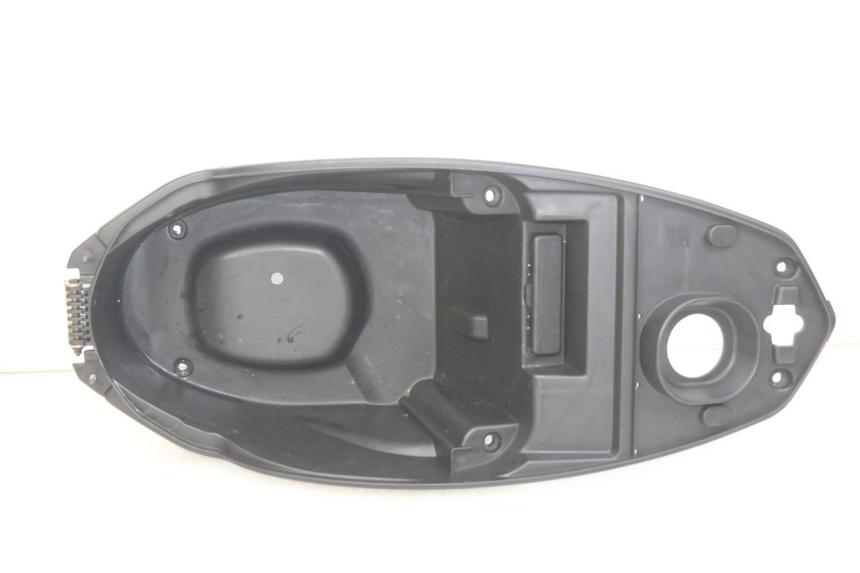 photo de BAÚ DE SELIM PEUGEOT KISBEE 4T 50 (2010 - 2017) - Detalhe da peça