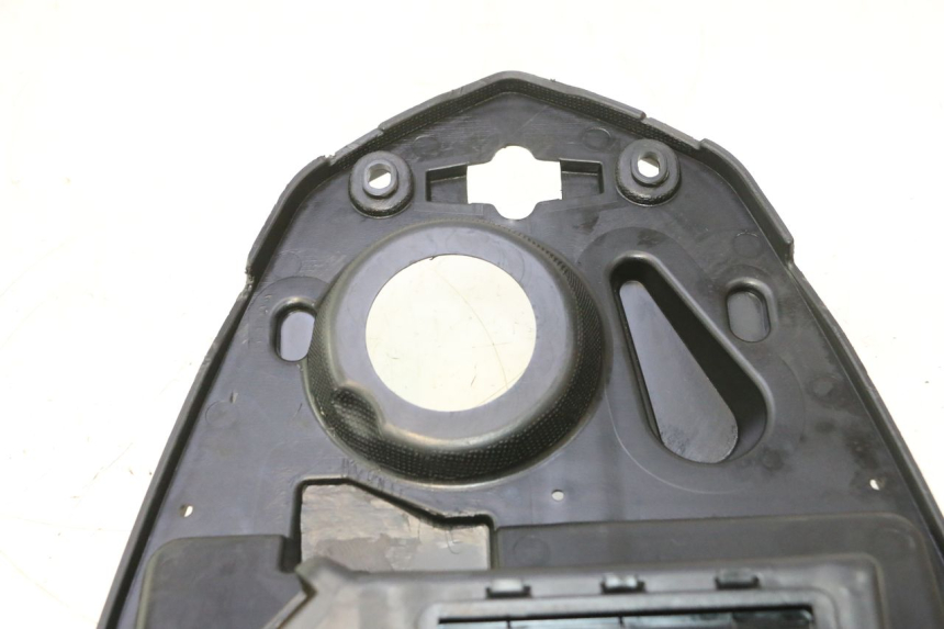 photo de BAÚ DE ASSENTO PEUGEOT KISBEE 4T 50 (2023 - 2026) - Zoom do estado de desgaste