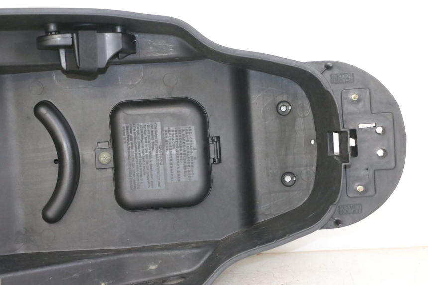 photo de BAÚ DE SELIM KYMCO GRAND DINK 125 (2008 - 2014) - Pontos de fixação