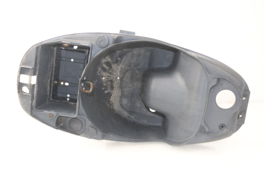 photo de BAÚ DE SELIM PIAGGIO LIBERTY 4T 50 (2004 - 2008) - Marcações e referências