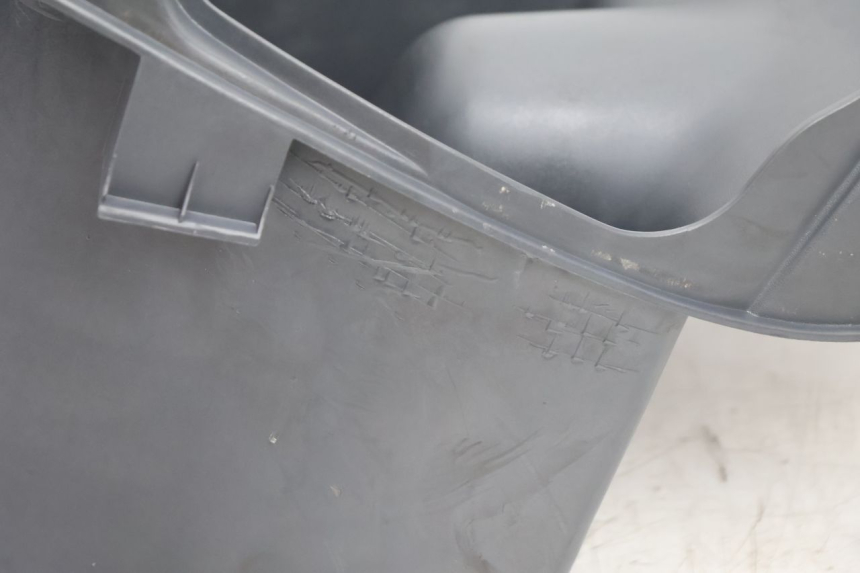 photo de BAÚ DE ASSENTO PIAGGIO LIBERTY 125 (1998 - 2008) - Pontos de fixação
