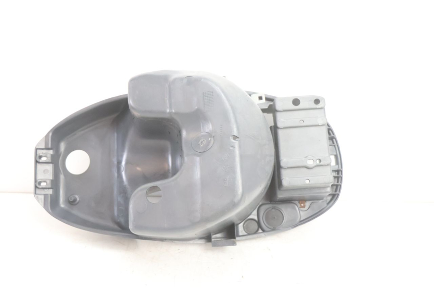 photo de BAÚ DE ASSENTO PIAGGIO LIBERTY 125 (1998 - 2008) - Marcações e referências