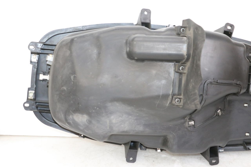 photo de BAÚ DE SELIM PIAGGIO MP3 HPE 350 (2018 - 2020) - Detalhe da peça