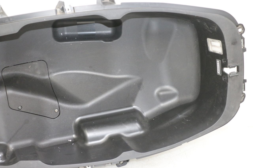 photo de BAÚ DE SELIM PIAGGIO MP3 HPE 350 (2018 - 2020) - Pontos de fixação
