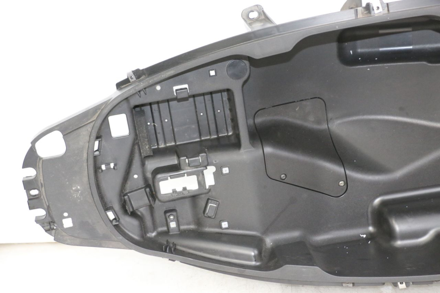 photo de BAÚ DE SELIM PIAGGIO MP3 HPE 350 (2018 - 2020) - Estado da superfície