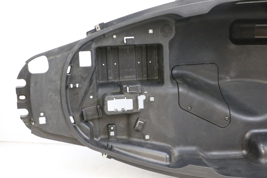 photo de BAÚ DE SELIM PIAGGIO MP3 HPE 350 (2018 - 2020) - Ângulo alternativo