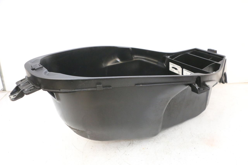 photo de BAÚ DE SELIM PIAGGIO MP3 HPE 300 (2019 - 2026) - Outro ângulo de visão