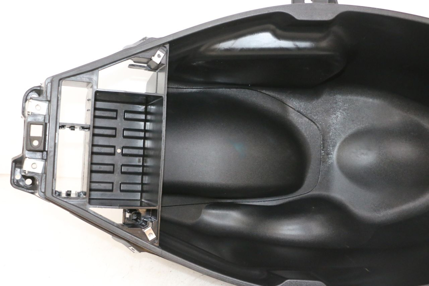 photo de BAÚ DE SELIM PIAGGIO MP3 HPE 300 (2019 - 2026) - Pontos de fixação