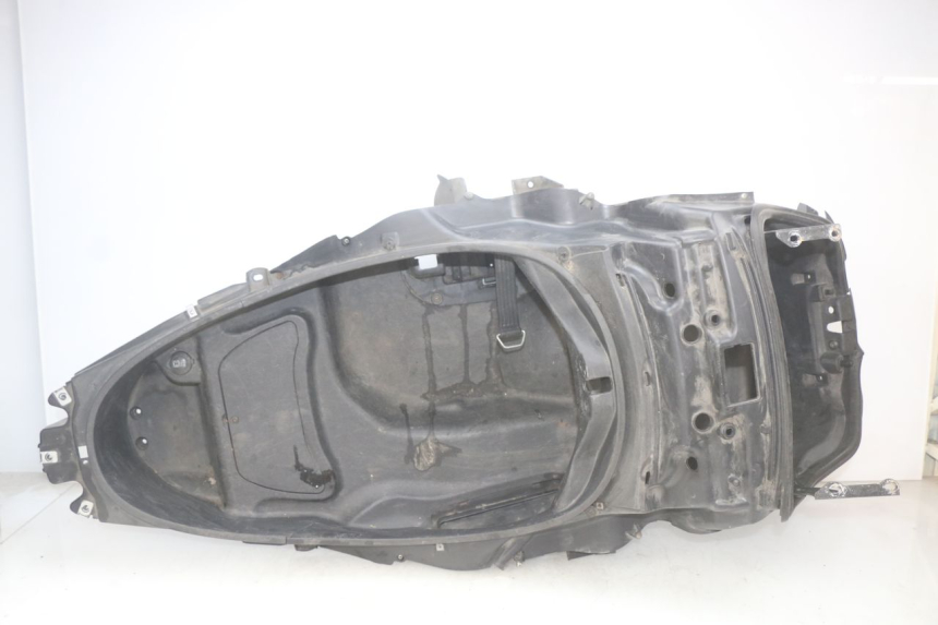 photo de BAÚ DE SELIM PIAGGIO MP3 LT 400 (2007 - 2012) - Detalhe da peça