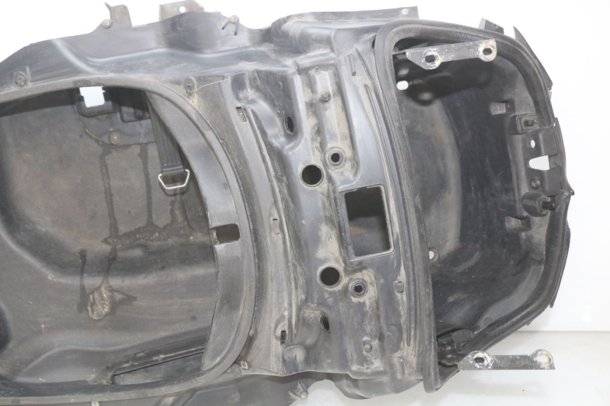 photo de BAÚ DE SELIM PIAGGIO MP3 LT 400 (2007 - 2012) - Pontos de fixação