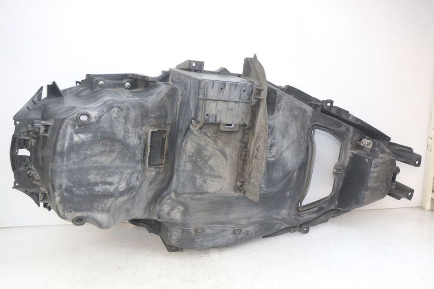 photo de BAÚ DE SELIM PIAGGIO MP3 LT 400 (2007 - 2012) - Detalhe da peça