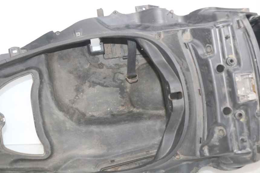 photo de BAÚ DE SELIM PIAGGIO MP3 LT 400 (2007 - 2012) - Pontos de fixação