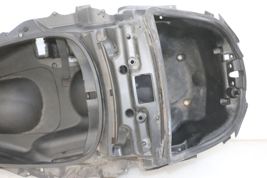 photo de BAÚ DE SELIM PIAGGIO MP3 LT 300 (2010 - 2016) - Detalhes característicos