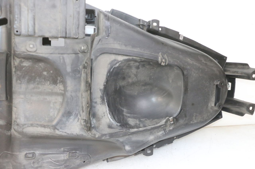 photo de BAÚ DE SELIM PIAGGIO MP3 LT 300 (2010 - 2016) - Zoom do estado de desgaste