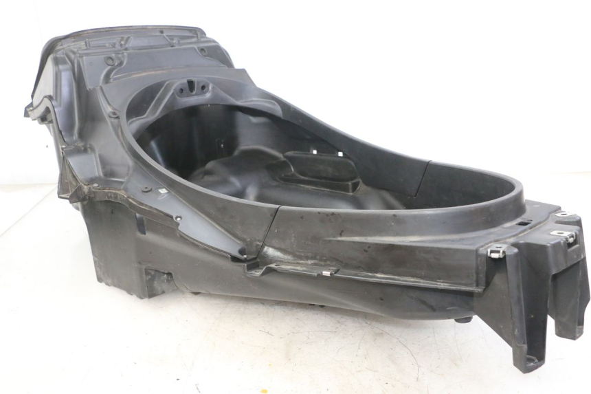 photo de BAÚ DE SELIM PIAGGIO MP3 LT 300 (2010 - 2016) - Pontos de fixação