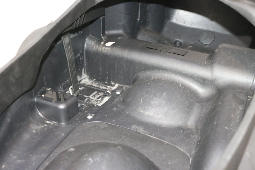 photo de BAÚ DE SELIM PIAGGIO MP3 LT 300 (2010 - 2016) - Vista do produto